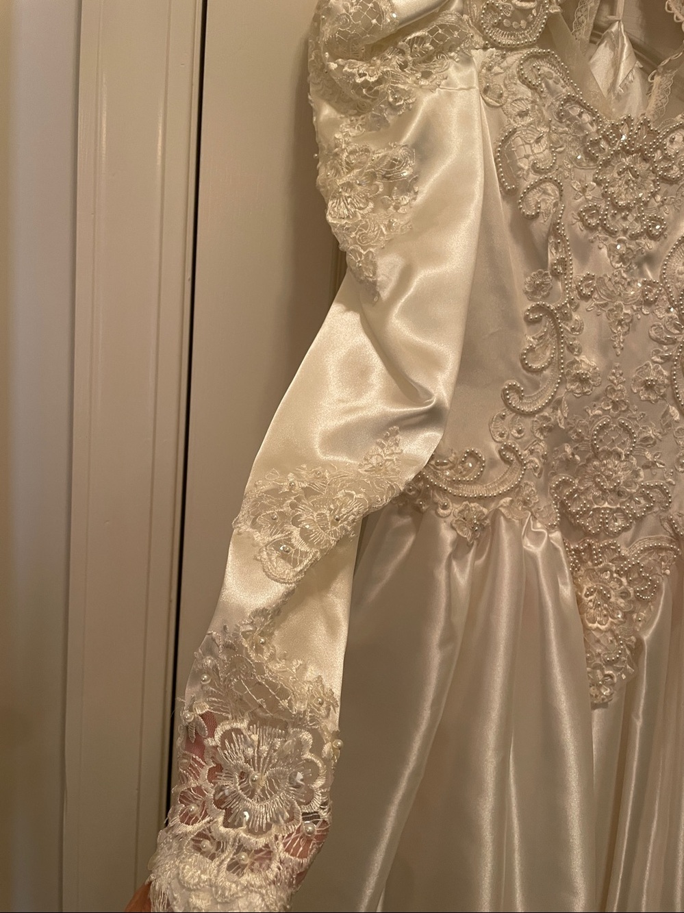 Wedding Dress  Ivory Satin Lace - Puff Sleeves - Picture 6 of 16